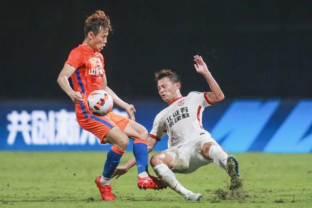 本赛季，格林伍德外租效力于赫塔费，目前西甲加上国王杯14场已经有5球4助攻。